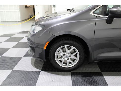 Used 2021 Chrysler Voyager Lxi image 9