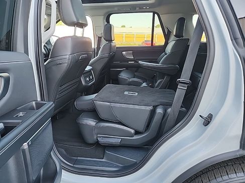 Used 2025 Ford Expedition Platinum AWD/4WD image 32