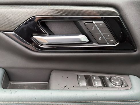 New 2026 GMC Yukon AT4 AWD/4WD image 8