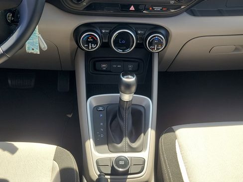 Used 2023 Hyundai Venue SEL FWD image 20