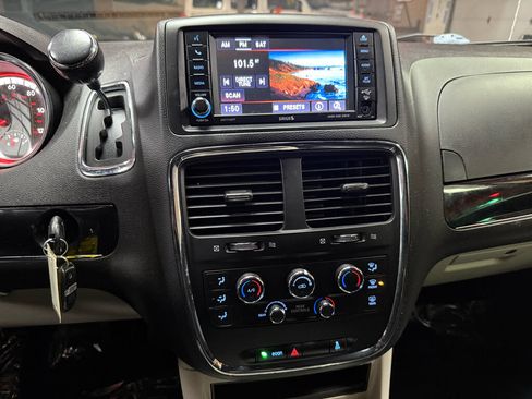 Used 2018 Dodge Grand Caravan SXT FWD image 19