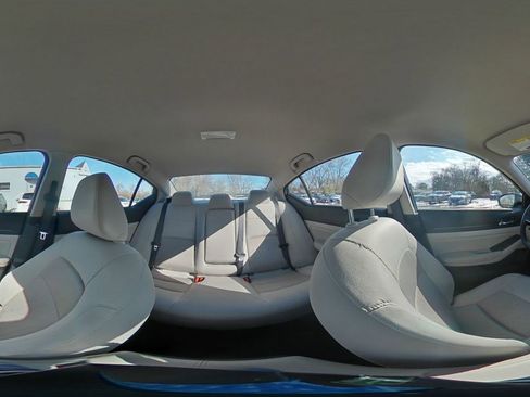 Used 2025 Nissan Altima 2.5 SV image 40