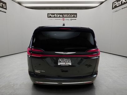 Certified 2024 Chrysler Pacifica Touring-L