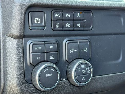 Used 2025 Chevrolet Suburban Premier image 23