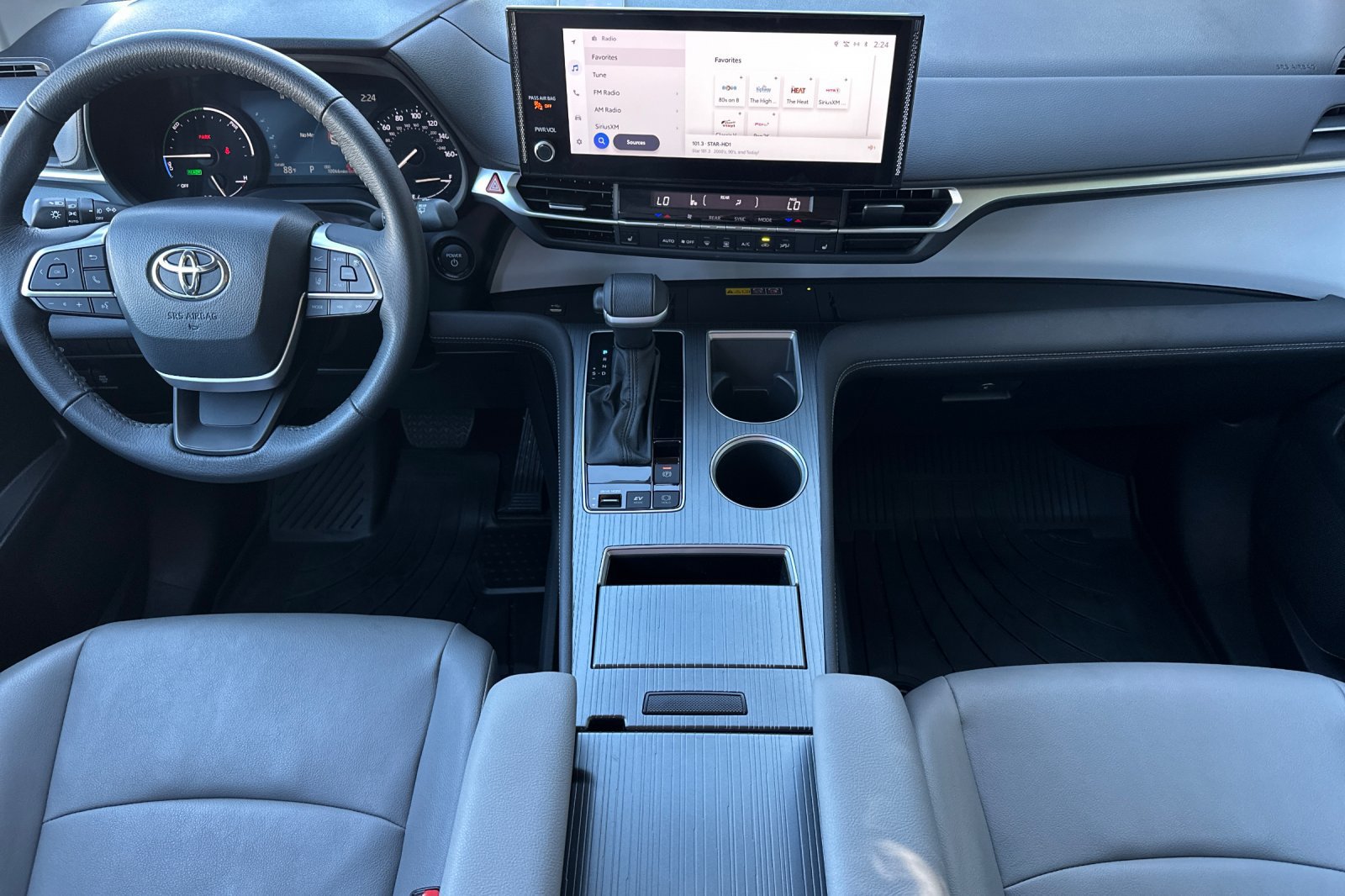 Certified 2025 Toyota Sienna XLE AWD/4WD image 5