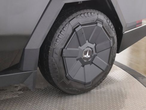 Used 2024 Tesla Cybertruck AWD Crew Cab image 14