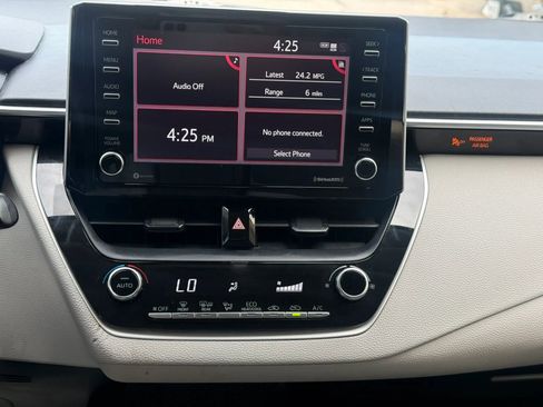 Used 2021 Toyota Corolla LE image 12