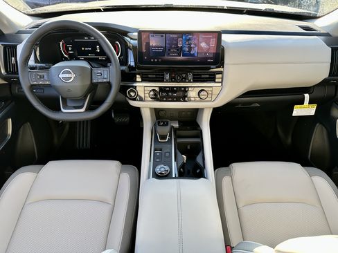 New 2026 Nissan Pathfinder SL image 3