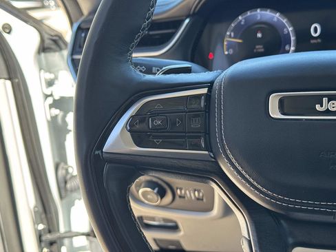 Used 2023 Jeep Grand Cherokee L Overland w/ Advanced Protech Group III image 31