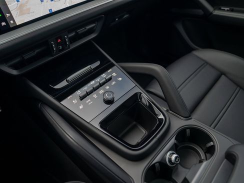 New 2026 Porsche Cayenne S image 21