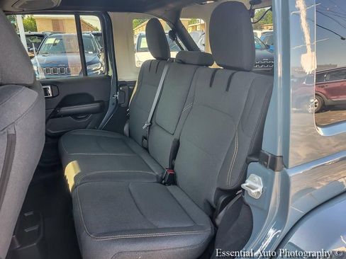 Used 2025 Jeep Wrangler Unlimited Sahara w/ Safety Group AWD/4WD image 10