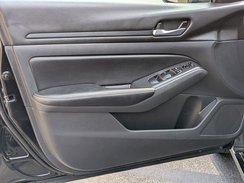 Used 2025 Nissan Altima 2.5 SV image 13