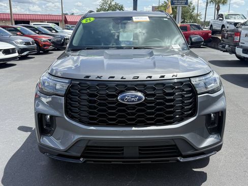 Certified 2025 Ford Explorer ST-Line AWD/4WD image 9