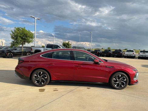 Used 2024 Hyundai Sonata SEL FWD image 6