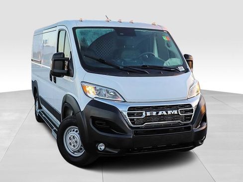 Used 2025 RAM ProMaster 2500 w/ U-Haul Equipment Group FWD image 2