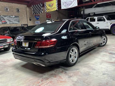 Used 2014 Mercedes-Benz E 250 BlueTEC 4MATIC Sedan image 3