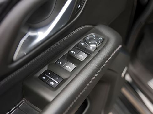 Used 2022 GMC Yukon XL Denali AWD/4WD image 27
