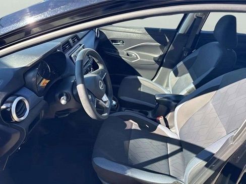 Used 2023 Nissan Versa SV image 8