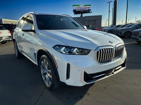 Used 2024 BMW X5 xDrive40i w/ Premium Package image 10