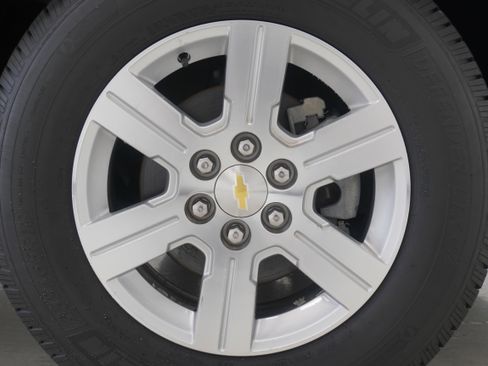 Used 2009 Chevrolet Traverse LT FWD image 25