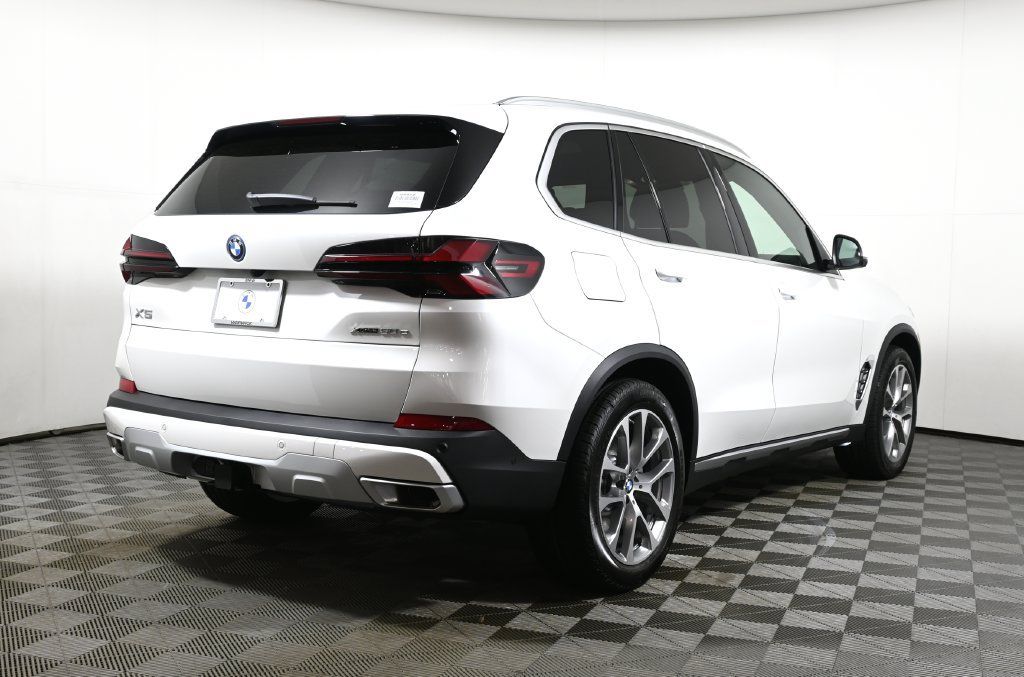 Used 2026 BMW X5 xDrive50e AWD/4WD image 7