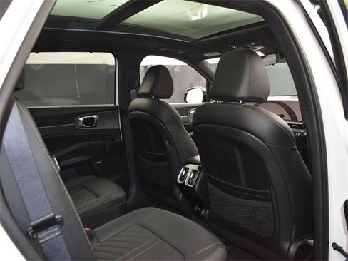Certified 2025 Kia Sorento SX Prestige image 12