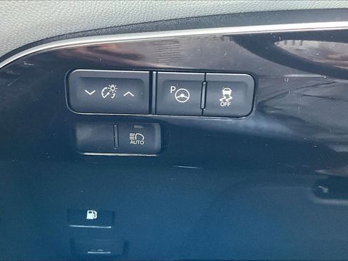 Used 2018 Toyota Prius Two w/ Prius Two Safety Plus Package FWD image 36