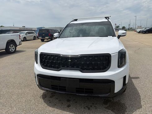 Used 2025 Kia Telluride AWD image 3