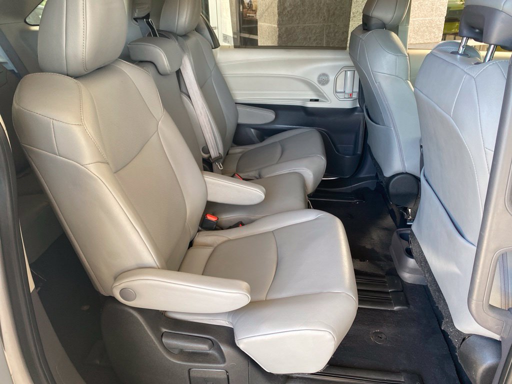 Used 2023 Toyota Sienna XLE FWD image 26