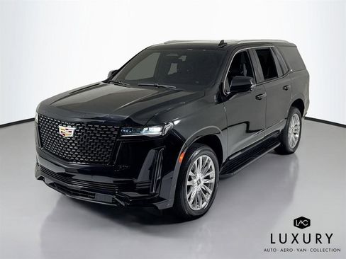 Used 2023 Cadillac Escalade Premium Luxury AWD/4WD image 3