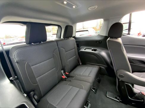 Used 2023 GMC Acadia SLE w/ Driver Convenience Package image 18