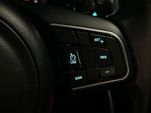 Used 2016 Jaguar XF Premium image 35