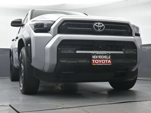 Certified 2026 Toyota 4Runner SR5 AWD/4WD image 40