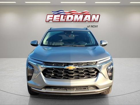 Used 2025 Chevrolet Trax LT w/ Driver Confidence Package FWD image 9