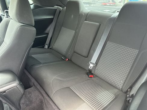 Used 2017 Dodge Challenger SXT RWD image 14