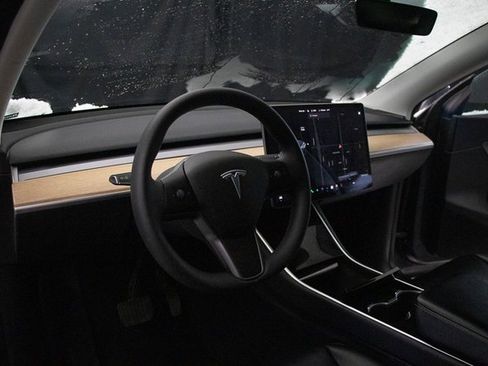 Used 2020 Tesla Model Y Long Range image 23