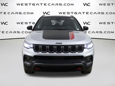 Used 2024 Jeep Compass Trailhawk image 4