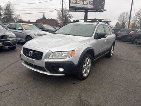 Used 2016 Volvo XC70 T5 Premier w/ Proximity Package image 2