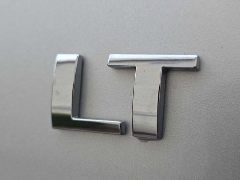 Used 2019 Chevrolet Suburban LT w/ Luxury Package image 13