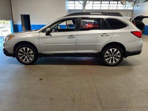 Used 2016 Subaru Outback 2.5i Limited AWD/4WD image 6