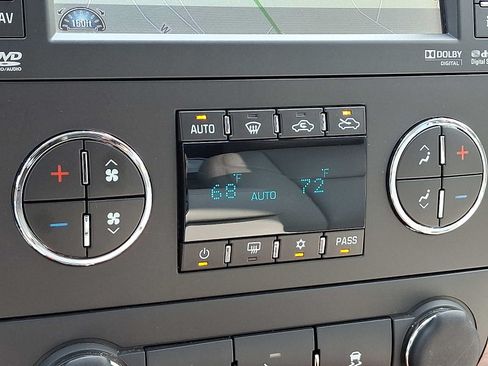 Used 2013 Chevrolet Avalanche LTZ AWD/4WD image 15