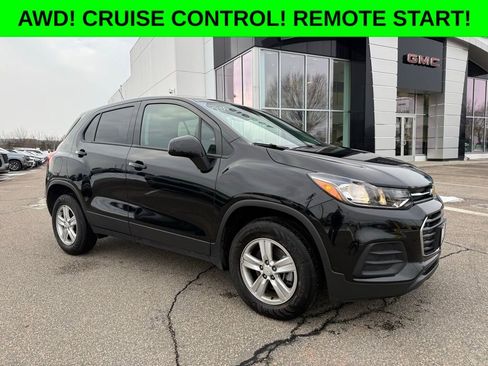 Used 2022 Chevrolet Trax LS w/ Tint and Cruise Package image 1