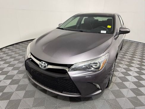 Used 2015 Toyota Camry SE image 2