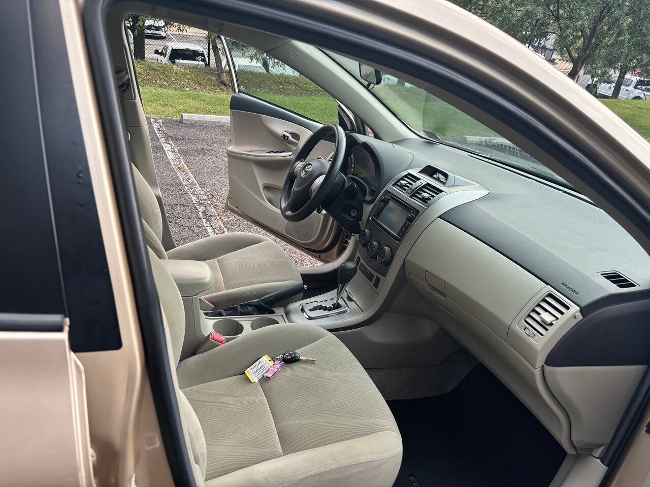 Used 2012 Toyota Corolla LE FWD image 21