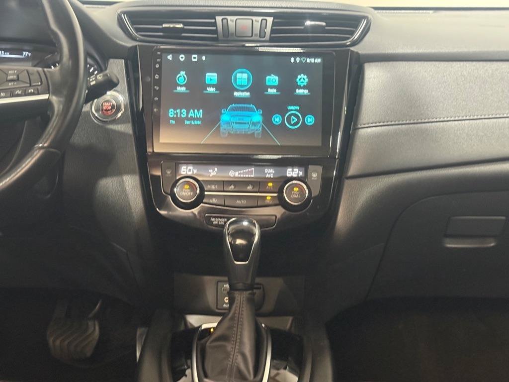 Used 2017 Nissan Rogue SV AWD/4WD image 12
