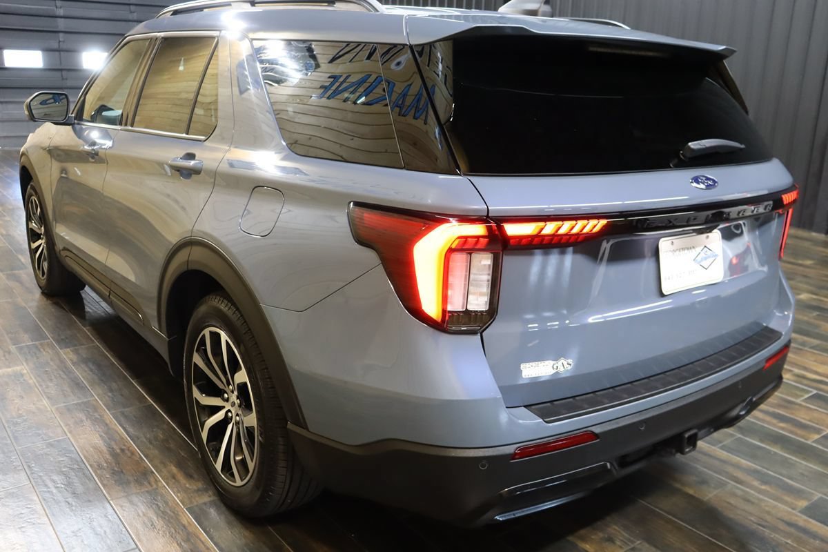 Used 2025 Ford Explorer ST-Line RWD image 3