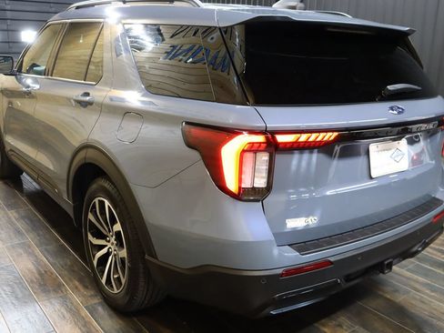 Used 2025 Ford Explorer ST-Line RWD image 3