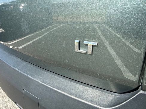 Used 2023 Chevrolet Traverse LT FWD image 12