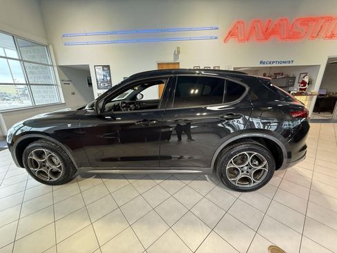 Used 2022 Alfa Romeo Stelvio Ti image 4