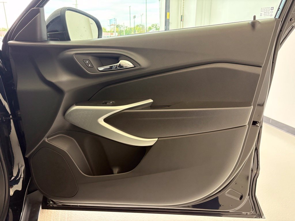New 2026 Chevrolet Trax LS w/ LS Convenience Package FWD image 33